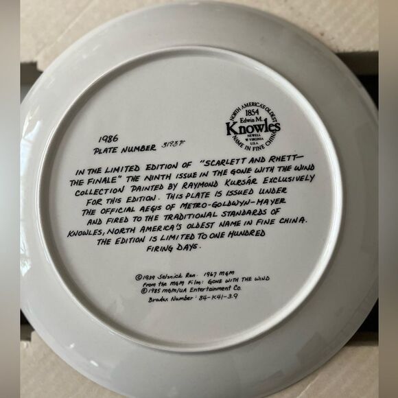 Vintage, legendary Scarlett and Rhett Finale Collectible Plate, size 10 in - Picture 2 of 5